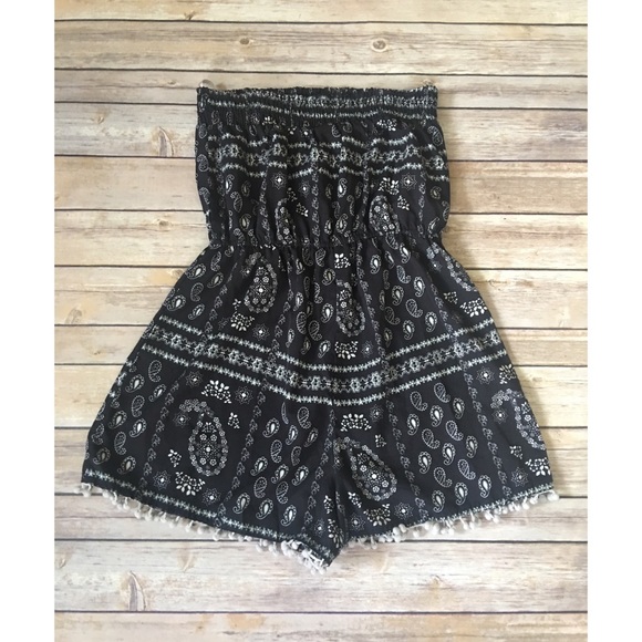 Sleeveless Short Romper - Picture 3 of 5